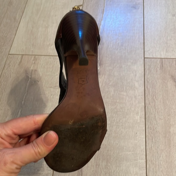 TORY BURCH Teagan Stingray Brown Leather Caged T Strap Sandals Heels Sz 6.5 - Picture 8 of 12